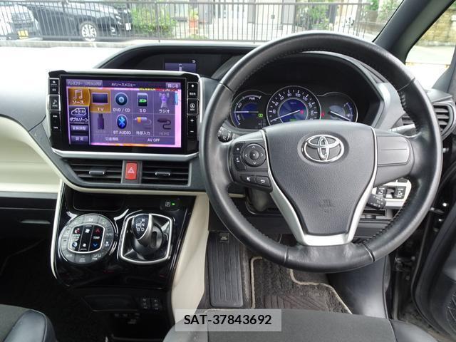 Toyota NOAH 2018-02 8866213-11