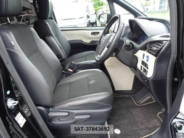 Toyota NOAH 2018-02 8866213-13