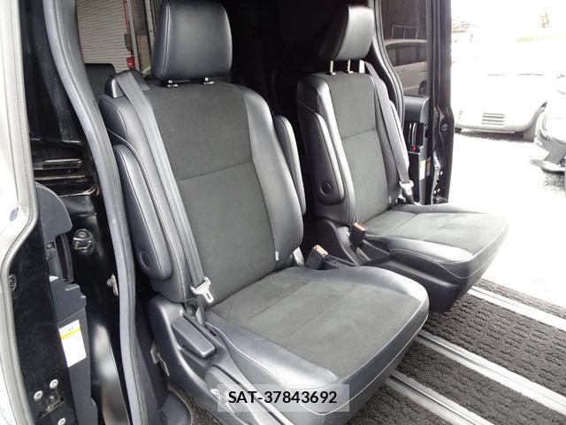 Toyota NOAH 2018-02 8866213-15