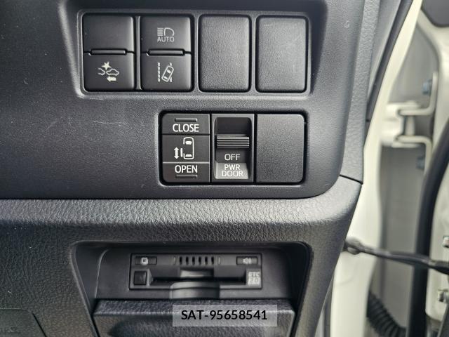 Toyota NOAH 2019 8866775-13
