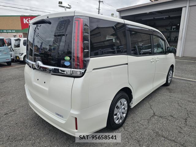 Toyota NOAH 2019 8866775-3