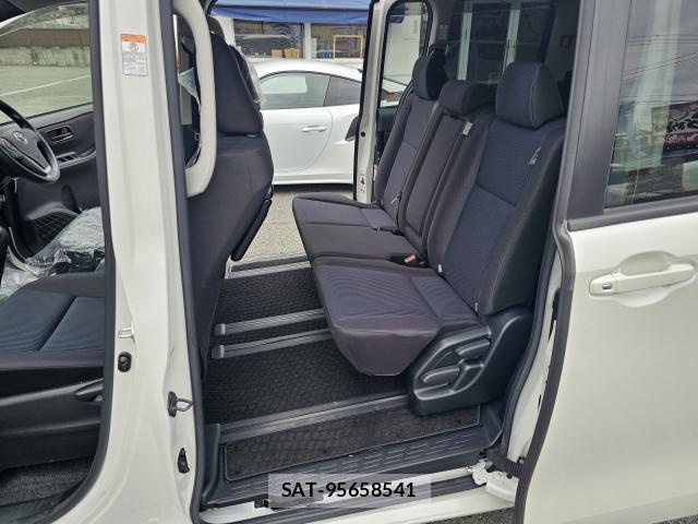 Toyota NOAH 2019 8866775-7