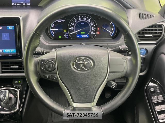 Toyota NOAH 2018-06 8866827-11