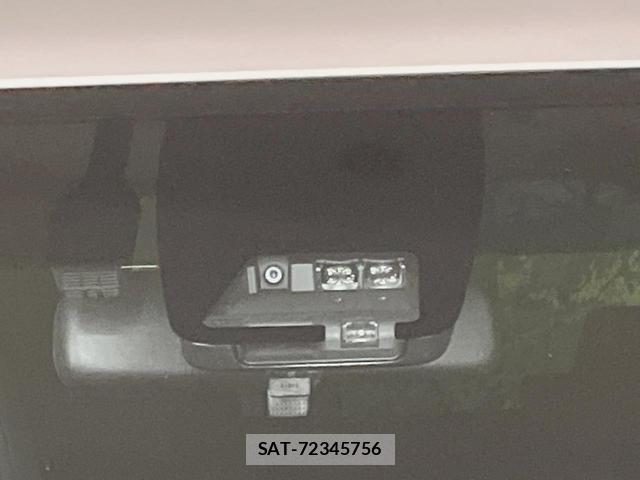 Toyota NOAH 2018-06 8866827-5