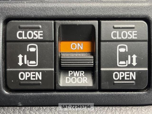 Toyota NOAH 2018-06 8866827-6