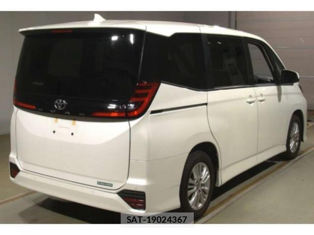 Toyota NOAH 2022-07 8867057-1