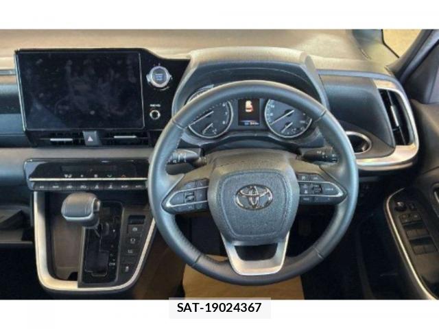 Toyota NOAH 2022-07 8867057-2