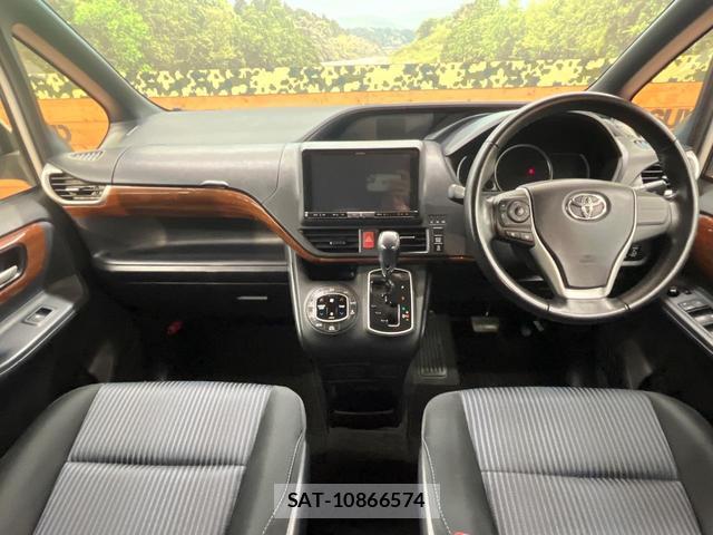 Toyota NOAH 2014-07 8867076-1