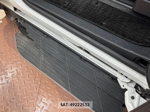 Toyota NOAH 2024-06 8867078-3