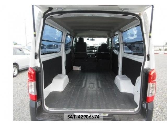 Nissan NV350 Caravan 2021-08 8865526-2