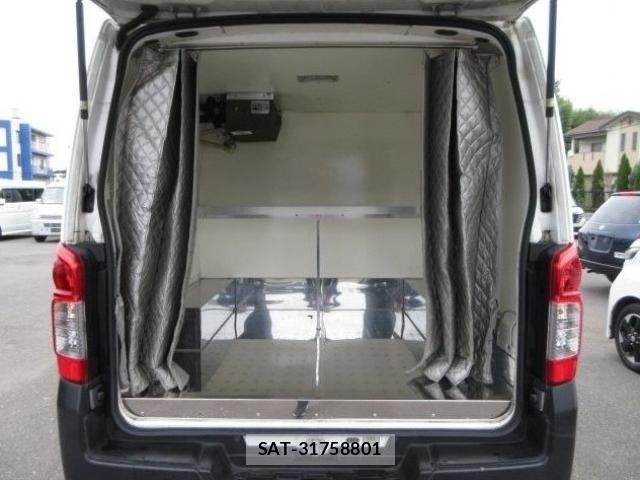 Nissan NV350 Caravan 2014-08 8865527-2