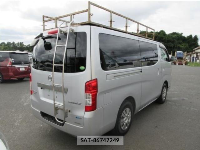 Nissan NV350 Caravan 2015-06 8865528-1