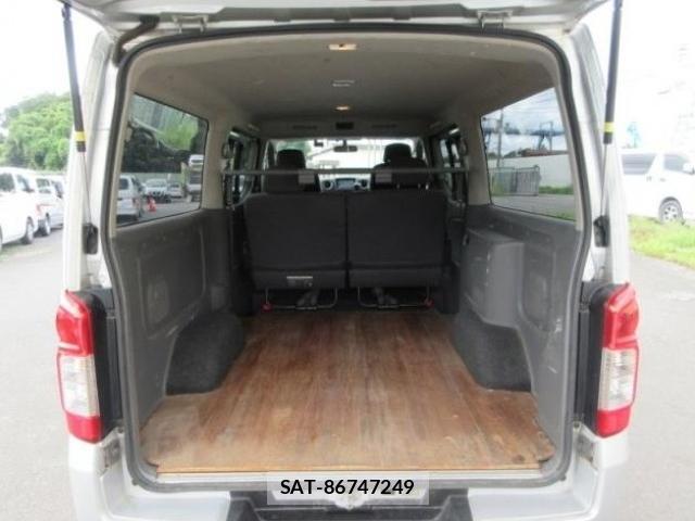 Nissan NV350 Caravan 2015-06 8865528-2