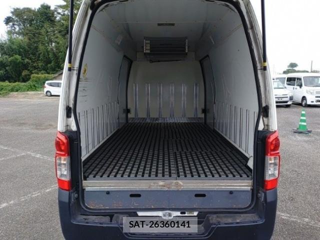 Nissan NV350 Caravan 2017-07 8865538-2