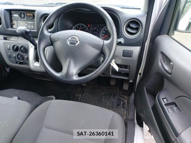 Nissan NV350 Caravan 2017-07 8865538-3