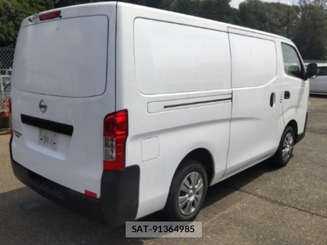 Nissan NV350 Caravan 2021-07 8865541-1