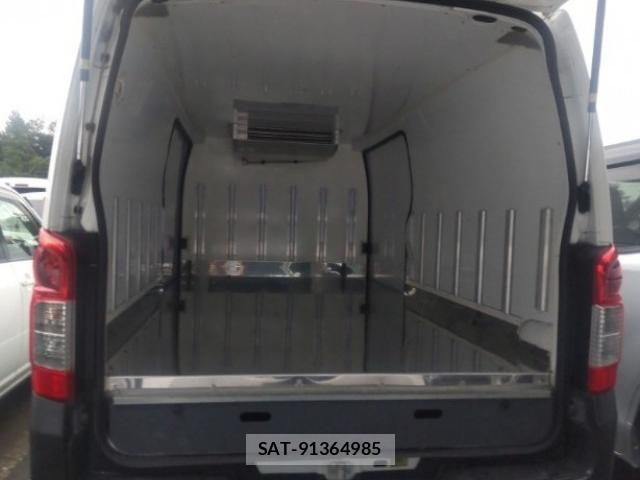 Nissan NV350 Caravan 2021-07 8865541-2