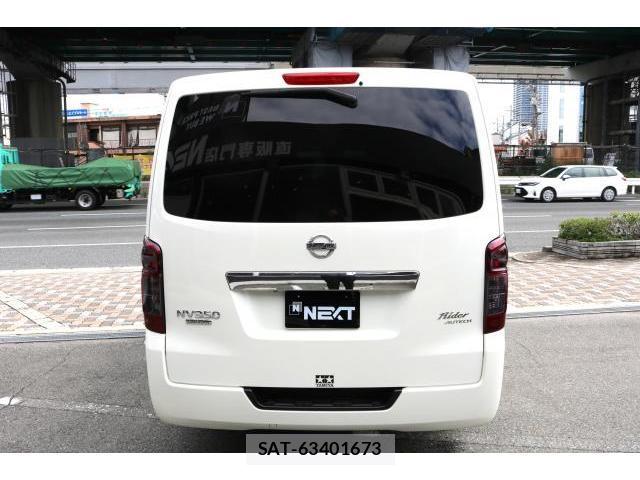 Nissan NV350 Caravan 2013-05 8866299-1
