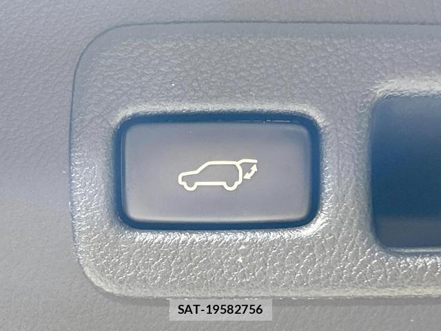Lexus NX 2017-04 8866075-6