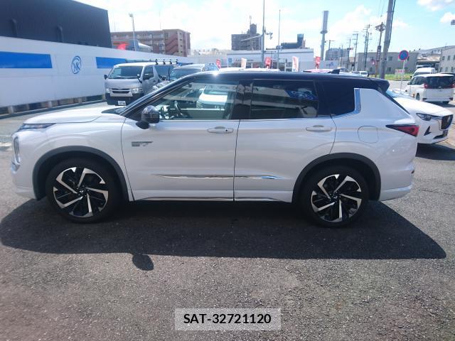 Mitsubishi OUTLANDER PHEV 2022-08 8865467-10