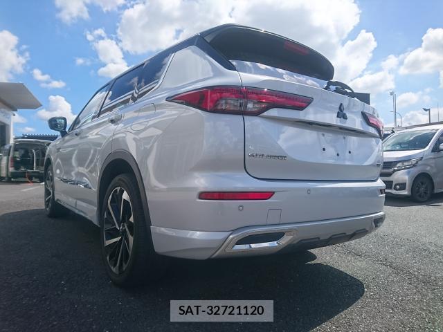Mitsubishi OUTLANDER PHEV 2022-08 8865467-14