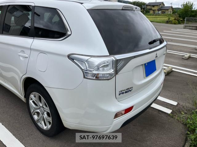 Mitsubishi OUTLANDER PHEV 2014-01 8865511-1