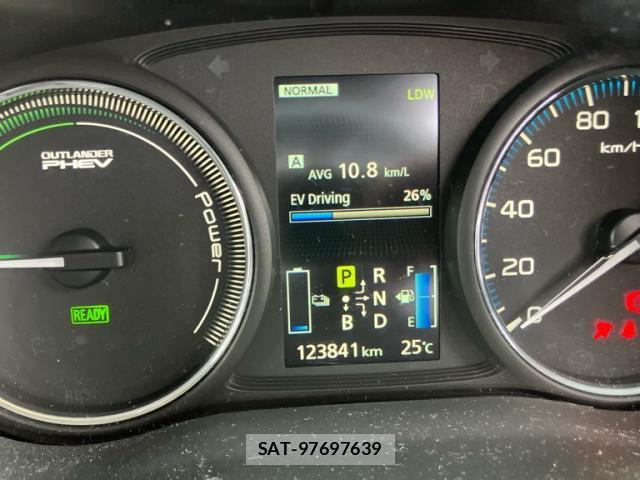 Mitsubishi OUTLANDER PHEV 2014-01 8865511-12