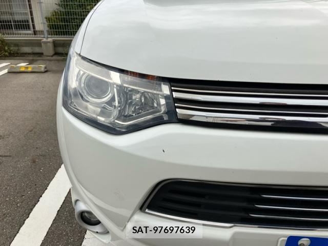 Mitsubishi OUTLANDER PHEV 2014-01 8865511-3