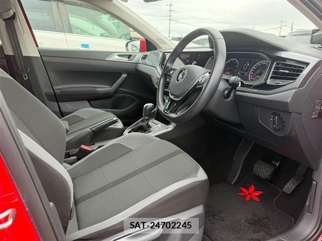 VolksWagen POLO 2018-10 8865635-12