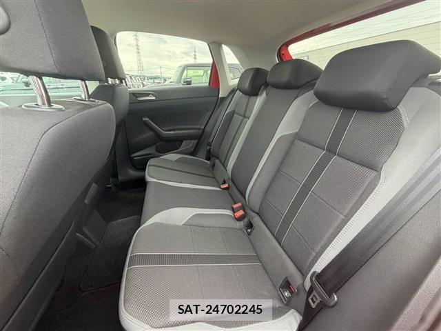 VolksWagen POLO 2018-10 8865635-14