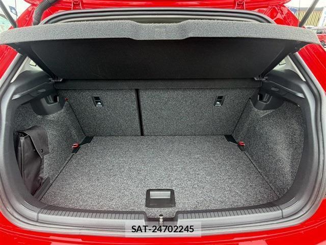 VolksWagen POLO 2018-10 8865635-16
