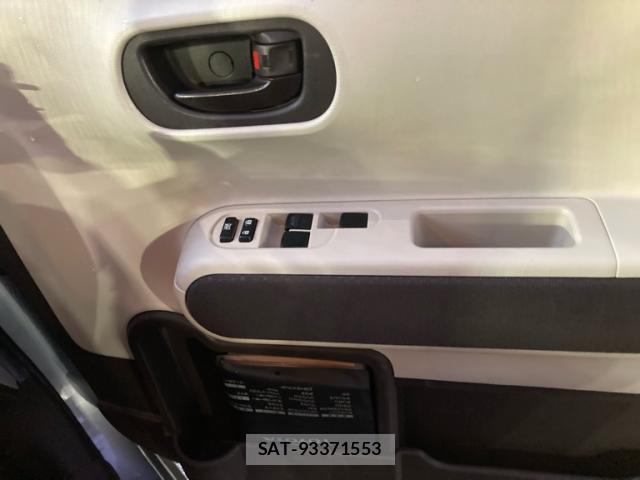 Toyota PORTE 2013-05 8866538-10