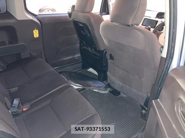 Toyota PORTE 2013-05 8866538-6