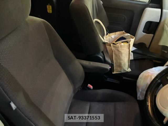 Toyota PORTE 2013-05 8866538-9