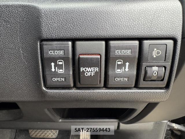 Mazda PREMACY 2015-11 8867437-9