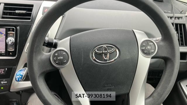 Toyota PRIUS ALPHA 2011-10 8865859-11