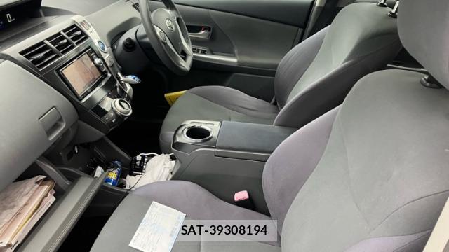 Toyota PRIUS ALPHA 2011-10 8865859-13