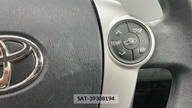 Toyota PRIUS ALPHA 2011-10 8865859-6