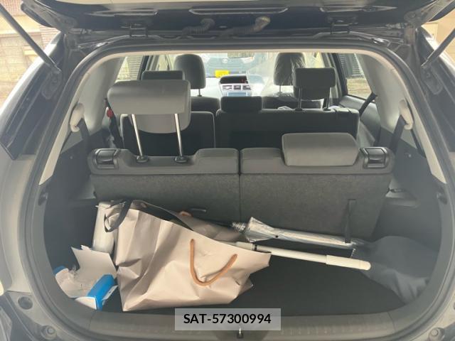 Toyota PRIUS ALPHA 2012-11 8865977-11