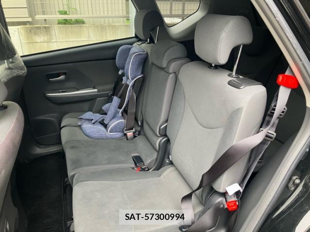 Toyota PRIUS ALPHA 2012-11 8865977-14