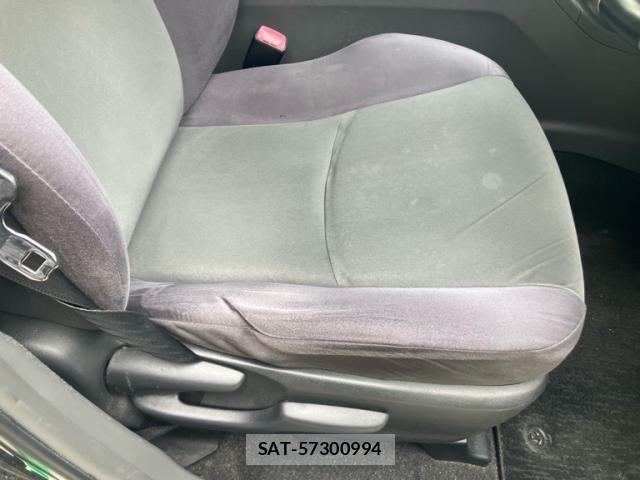 Toyota PRIUS ALPHA 2012-11 8865977-16