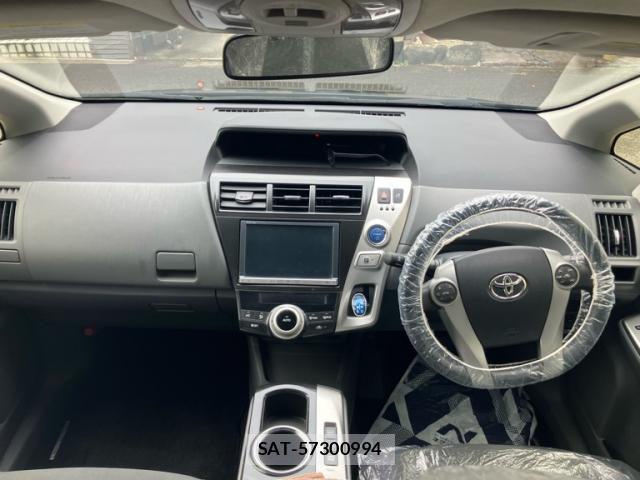 Toyota PRIUS ALPHA 2012-11 8865977-17