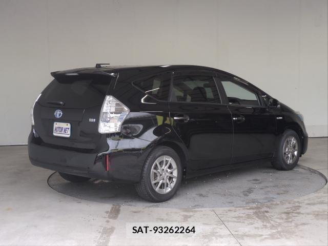Toyota PRIUS ALPHA 2014-03 8867011-1