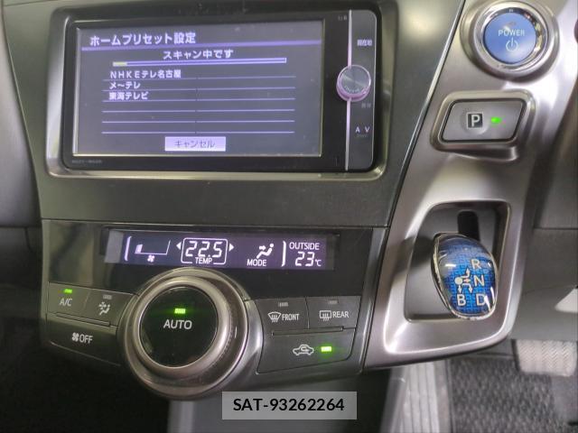 Toyota PRIUS ALPHA 2014-03 8867011-19