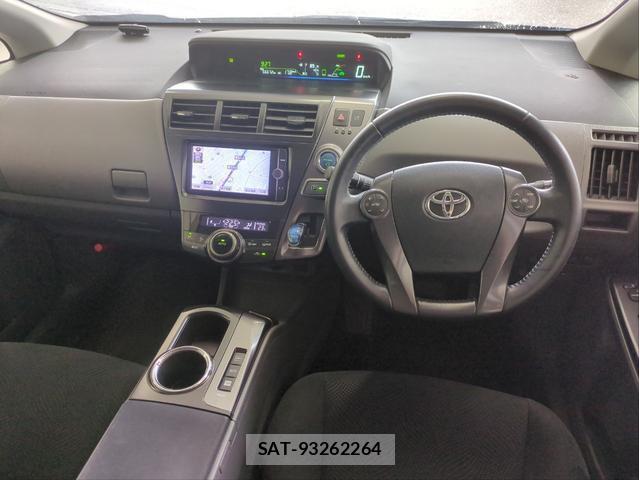 Toyota PRIUS ALPHA 2014-03 8867011-2