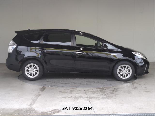 Toyota PRIUS ALPHA 2014-03 8867011-3
