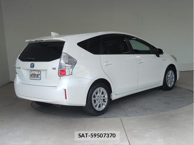 Toyota PRIUS ALPHA 2013-08 8867013-1