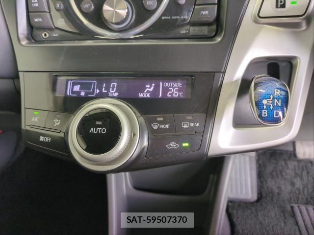 Toyota PRIUS ALPHA 2013-08 8867013-19