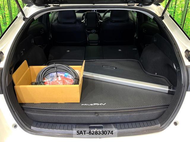 Toyota PRIUS PHV 2019-04 8865805-12