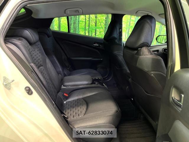 Toyota PRIUS PHV 2019-04 8865805-14
